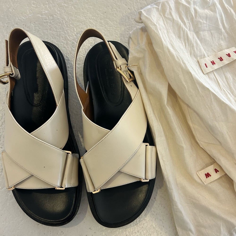Gently Used Authentic Marni Fussbett criss-cross leather sandal size 40 white